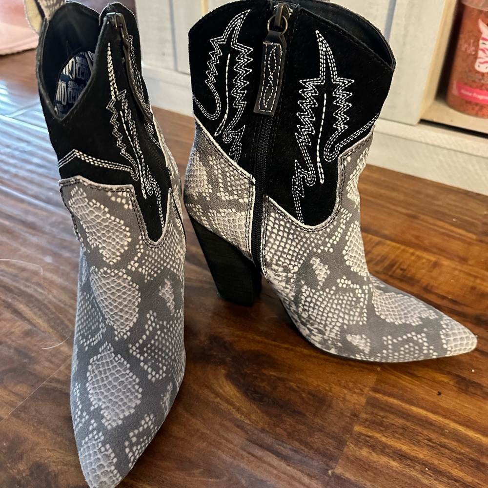 Dingo snake print western style boots